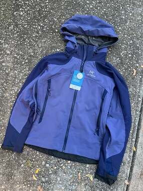 Arc'Teryx Windstopper Jacket Size M Purple Blue Women’s